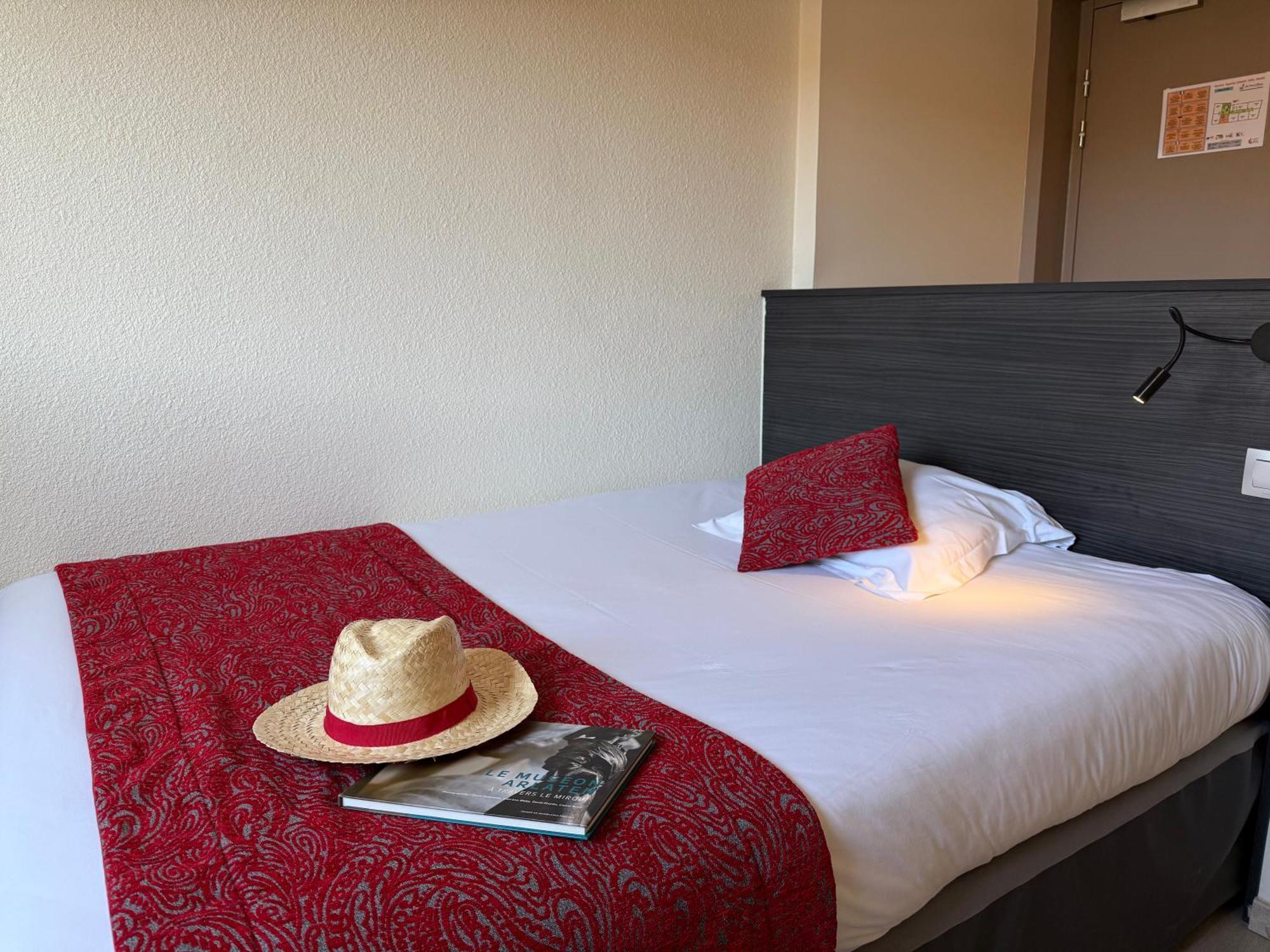 Le Cheval Blanc Hotel Arles Bagian luar foto