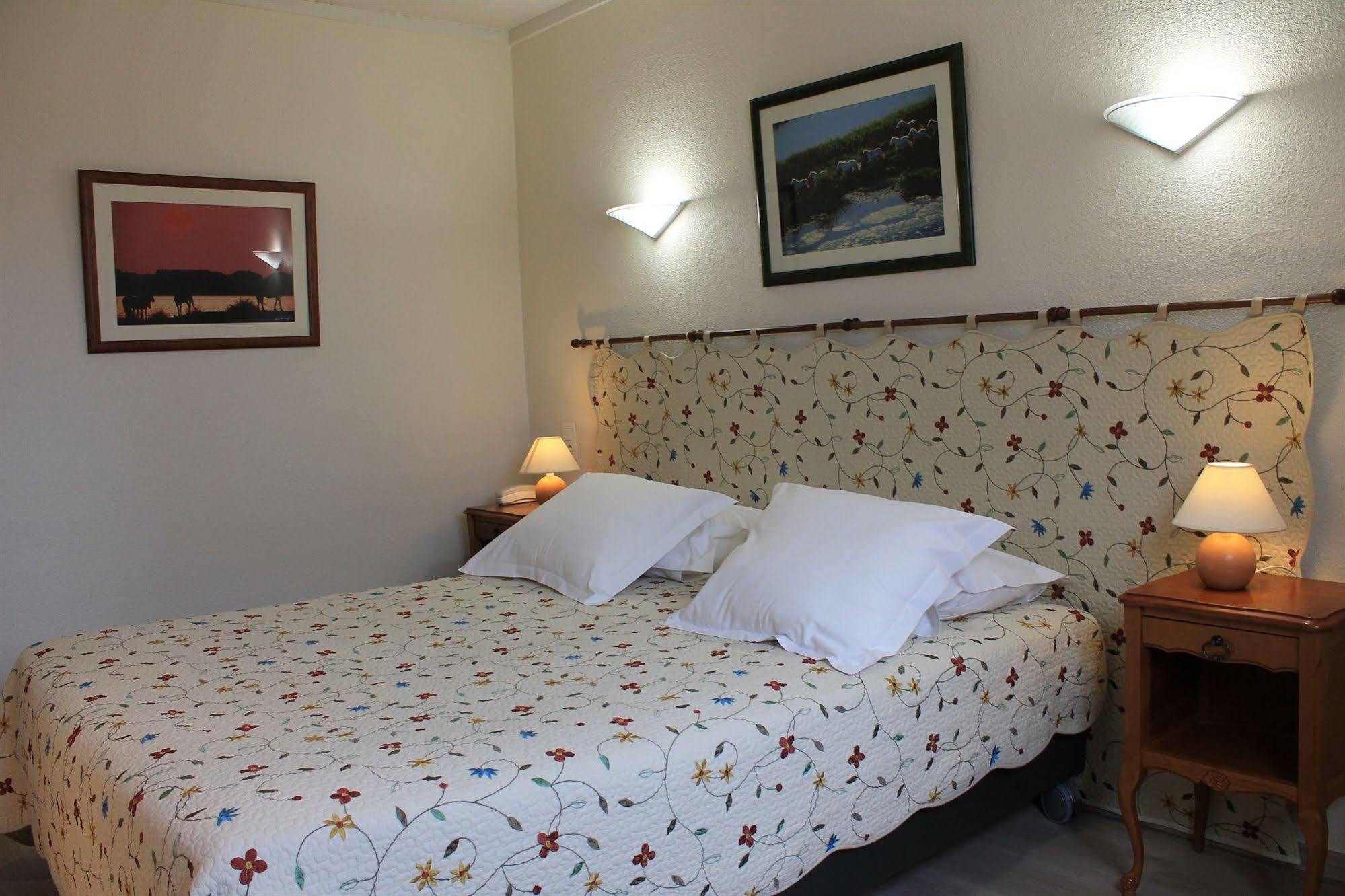 Le Cheval Blanc Hotel Arles Bagian luar foto
