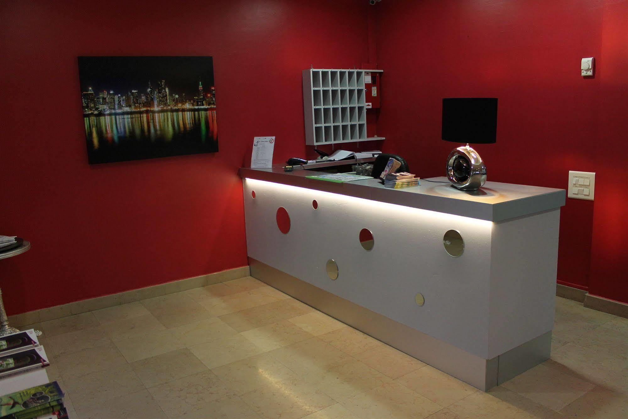 Le Cheval Blanc Hotel Arles Bagian luar foto